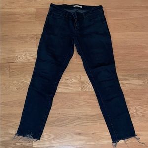 Levi’s navy skinny jeans 👖 711 skinny design